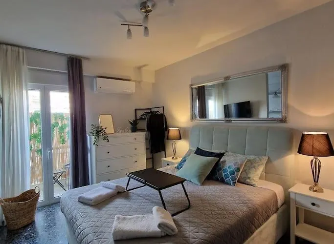 Chic apt near Acropolis - Avdi square